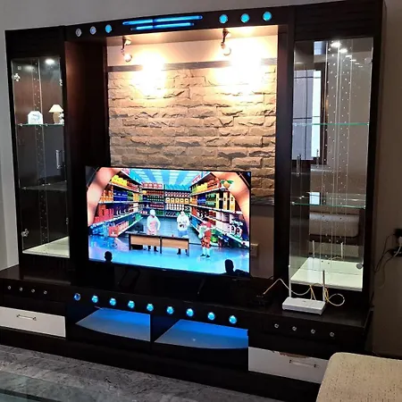 Adi's House 地拉那