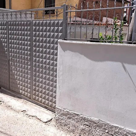 度假居 Adi's House 地拉那