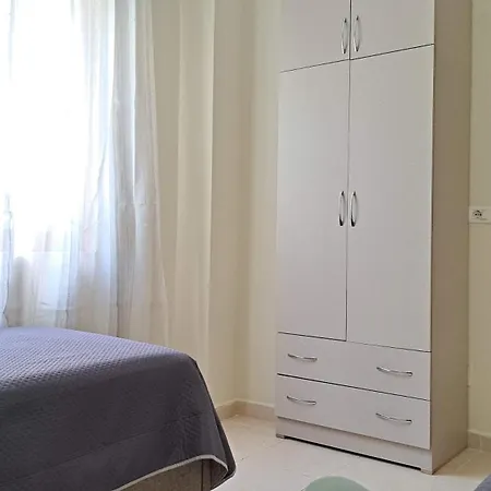 Adi's House * 地拉那