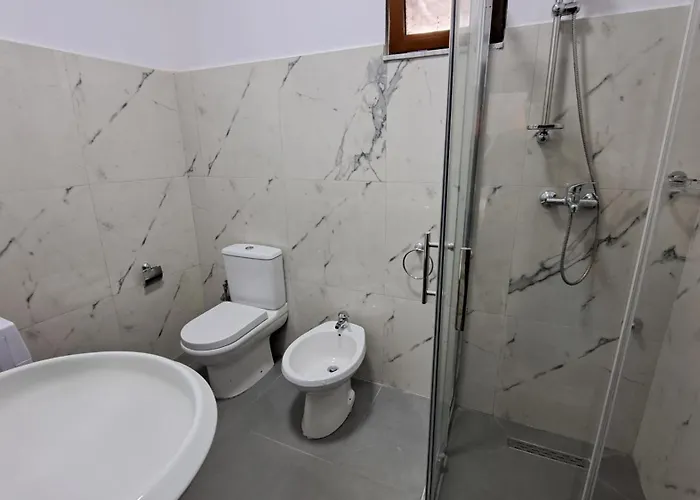 Adi's House * 地拉那