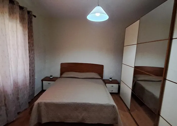 Adi's House * 地拉那