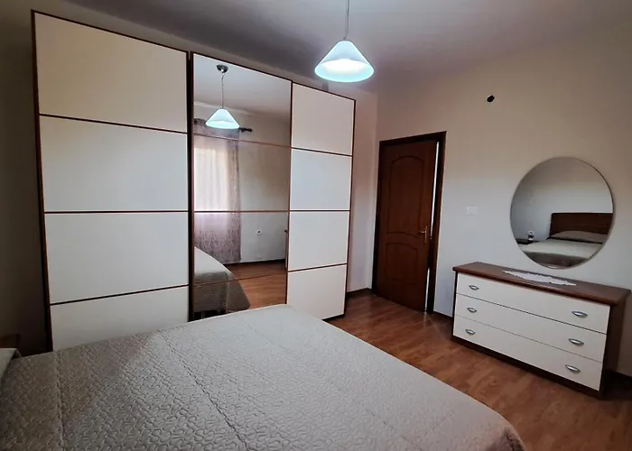 Adi's House * 地拉那