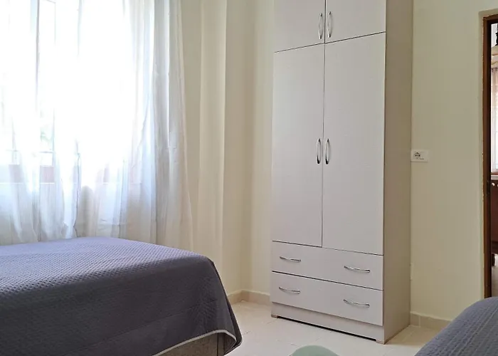 Adi's House * 地拉那