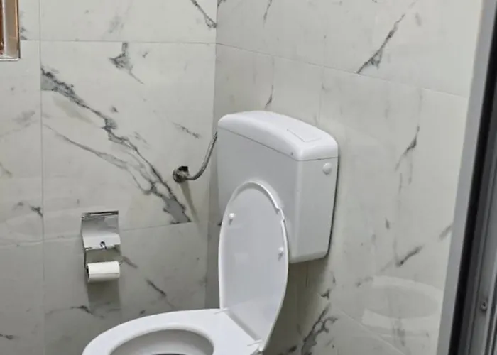 Adi's House * 地拉那