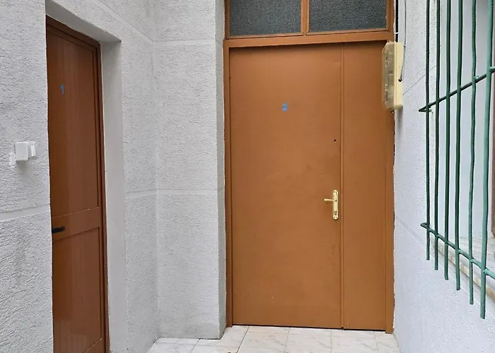 Adi's House 地拉那